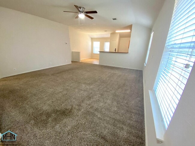Building Photo - Inviting, Bright, Fresh, and Ready to Welc...