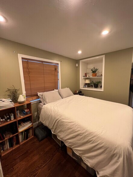 Building Photo - 735 Somerville Ave