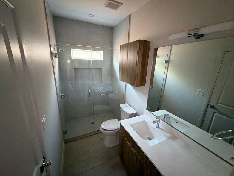 Building Photo - 3317 Duke Ave