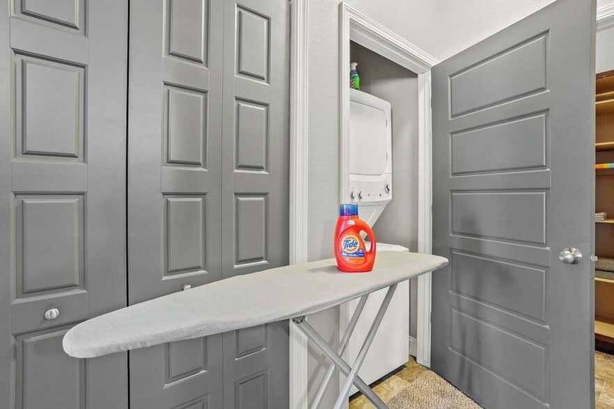 Building Photo - 8350 Cascade Ave