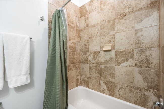 Building Photo - 4890 Bonsai Cir