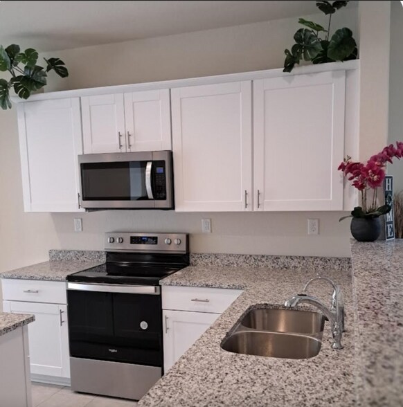 Building Photo - 11334 Long Rider