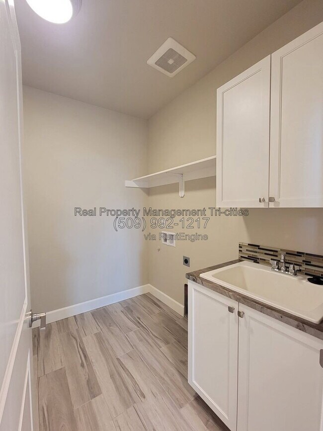 Building Photo - 1108 S Kansas Pl