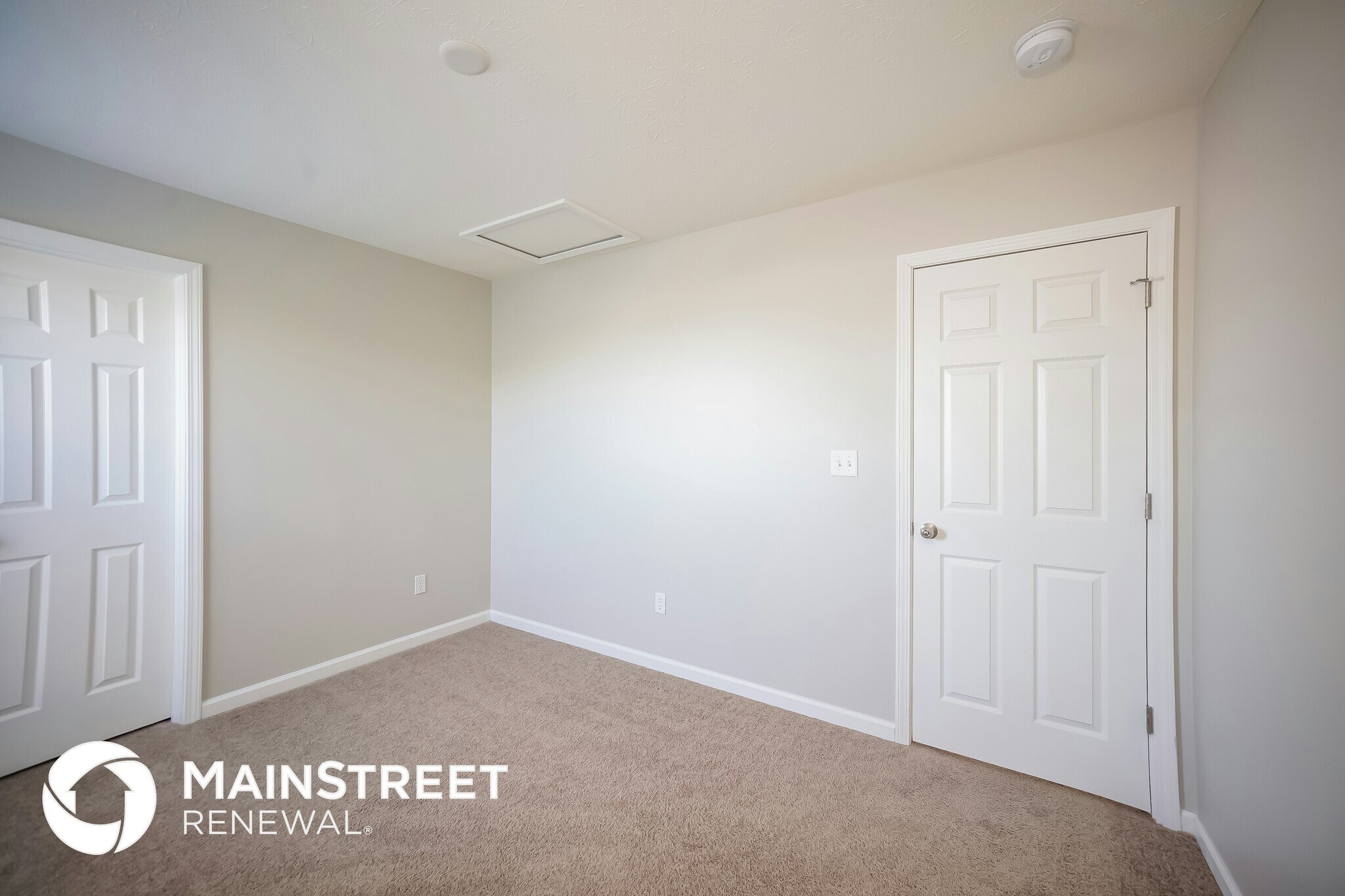 Building Photo - 890 Redwood Dr