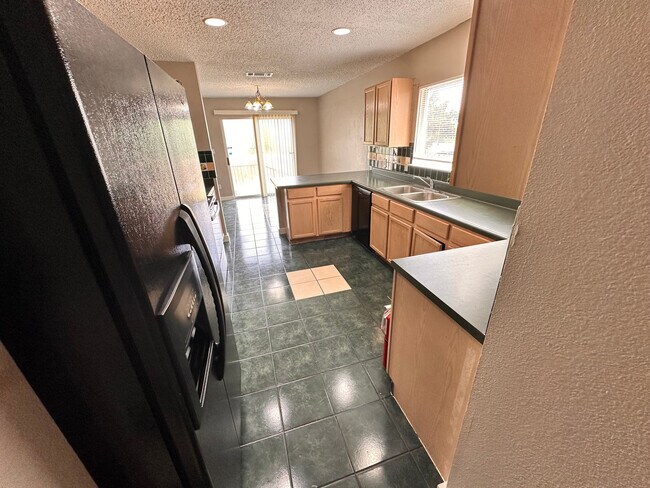 Building Photo - Room in Single Family Home on Heyerdahl Dr