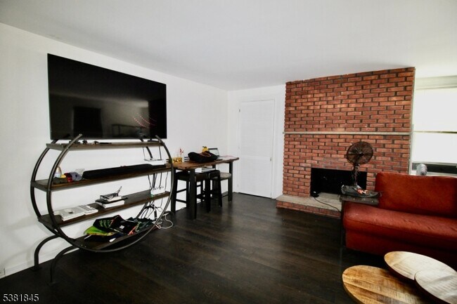 Building Photo - 22 Rockland Terrace