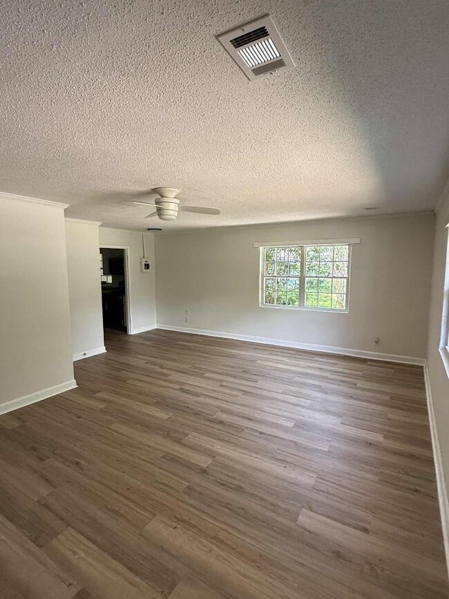 Building Photo - 100/102 Redd Street - Unit 102