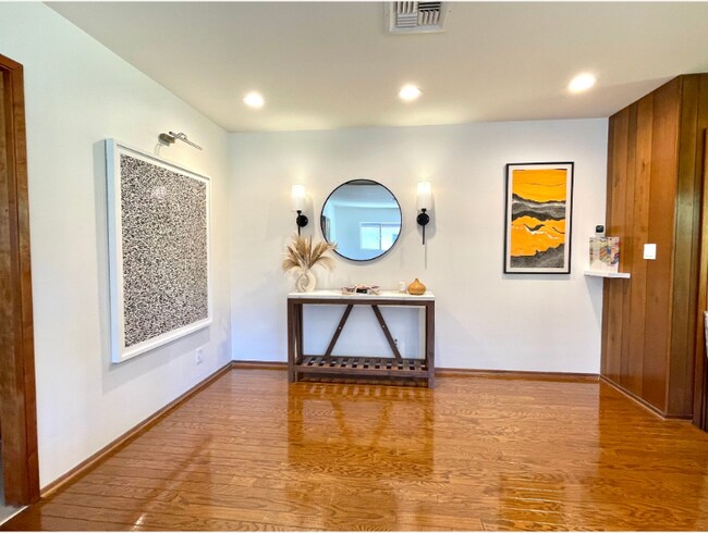 Building Photo - 2805 Malcolm Ave