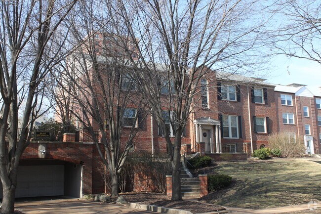 Building Photo - Clayton Condo