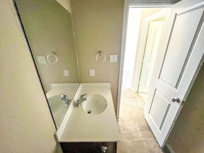Building Photo - 8729 Heliotrope Ln