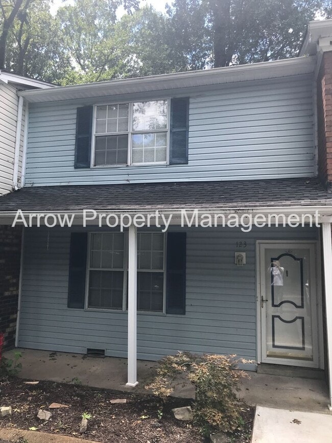 Primary Photo - Great 2 Bedroom Townhome on Quiet Dead-End Street!