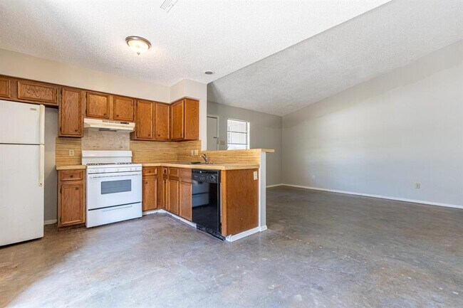 Building Photo - 6201 Berkett Cove