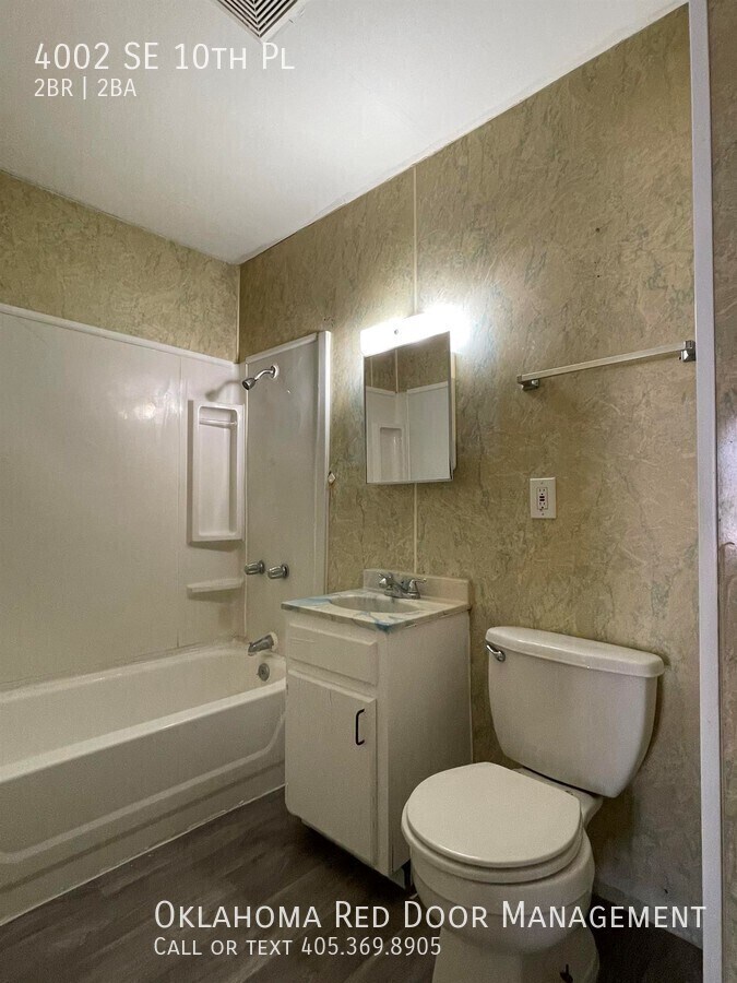 Building Photo - 4002 SE 10th Pl