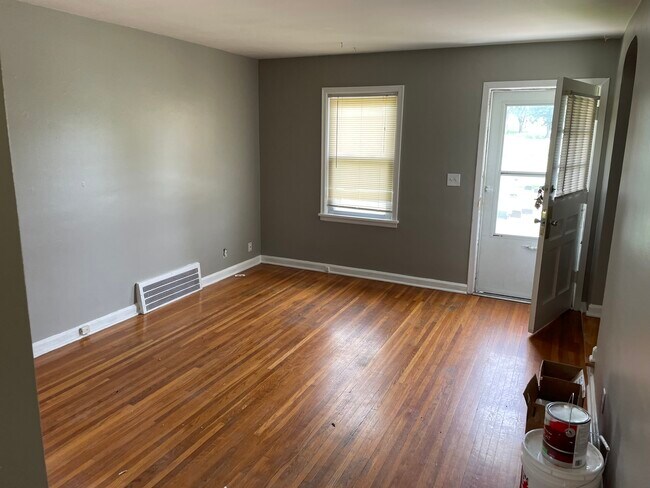 Living room - 538 S 50th St