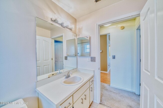 Building Photo - 5628 Loma Vista Dr W