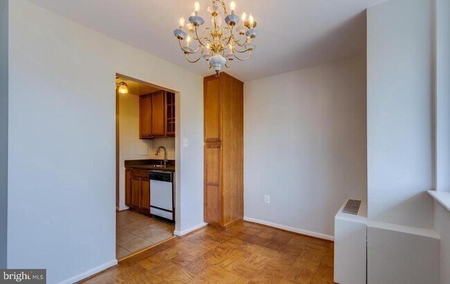 Building Photo - 4401 Cherry Hill Rd