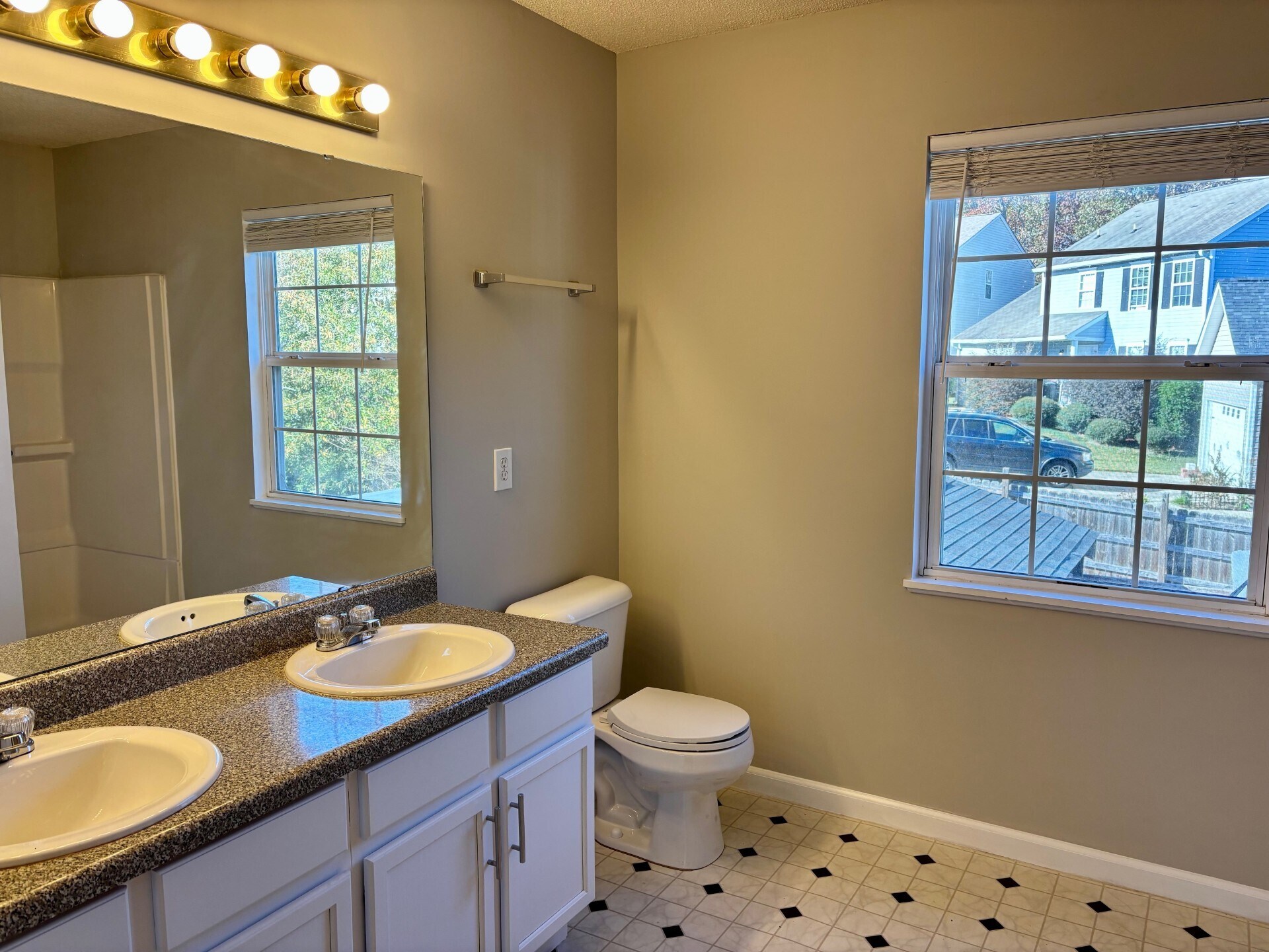 Building Photo - 169 Walkbridge Way