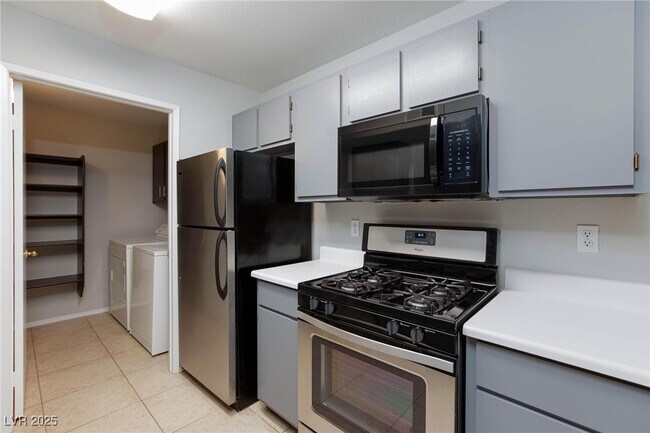Building Photo - 7885 W Flamingo Rd