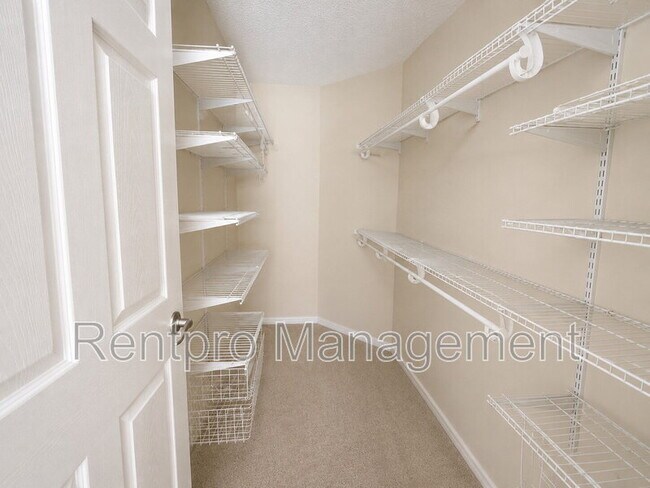 Building Photo - 4002 Crockers Lake Blvd