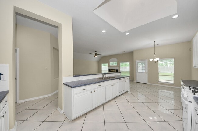 Building Photo - 10214 White Oak Trail Ln