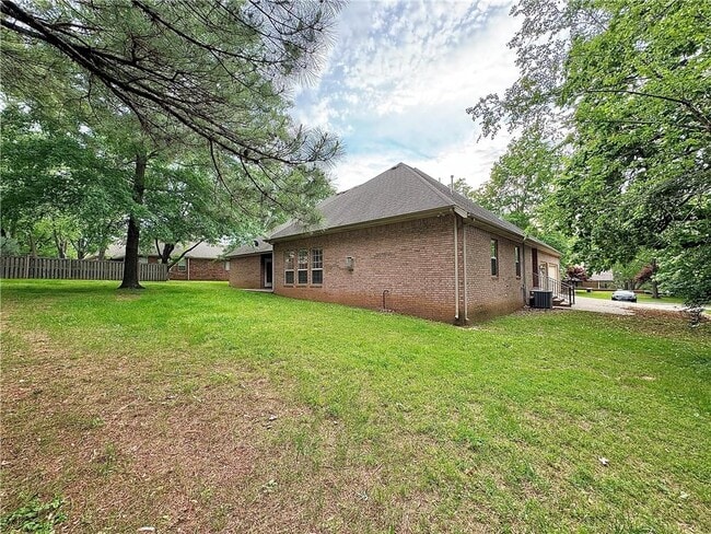 Building Photo - 2914 S College Dr