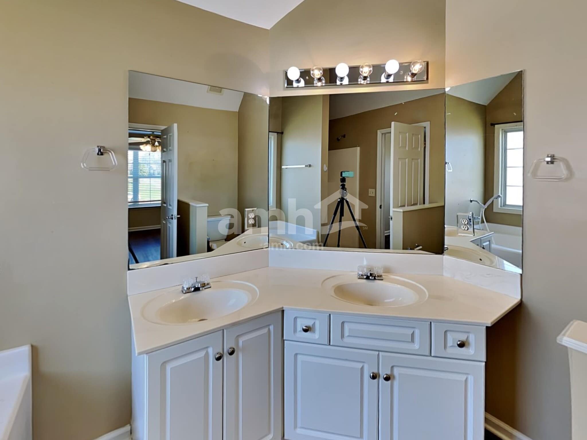 Building Photo - 2824 Candlewicke Dr