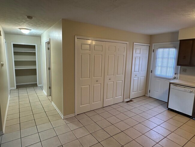 Building Photo - 415 Ridgewood Ln