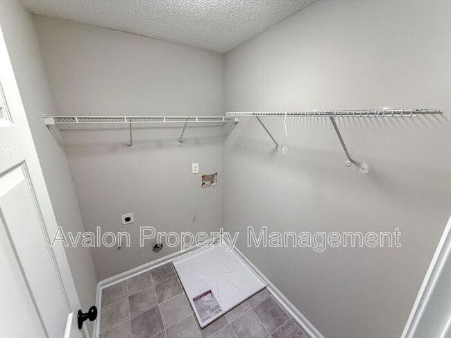 Building Photo - 282 Bonnes Dr SW