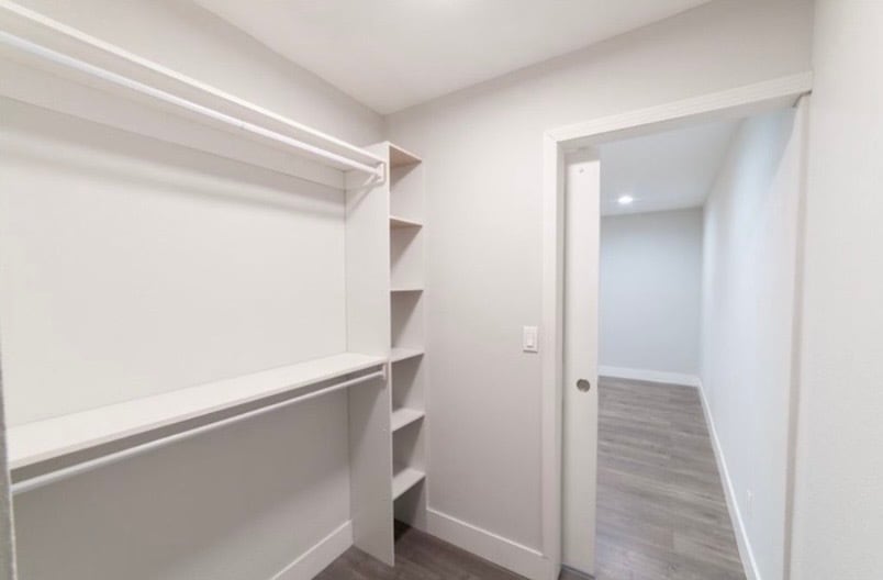 Master walk in closet - 1001 W MacArthur Blvd