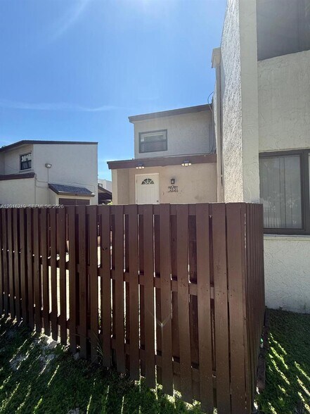 Building Photo - 10292 NW 9th Street Cir