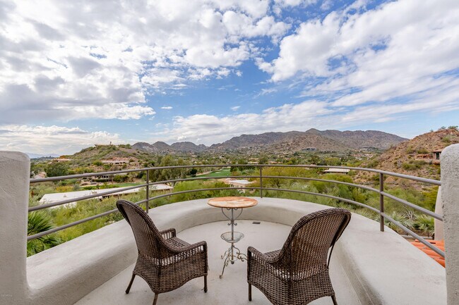 Building Photo - 7421 N Las Brisas Ln
