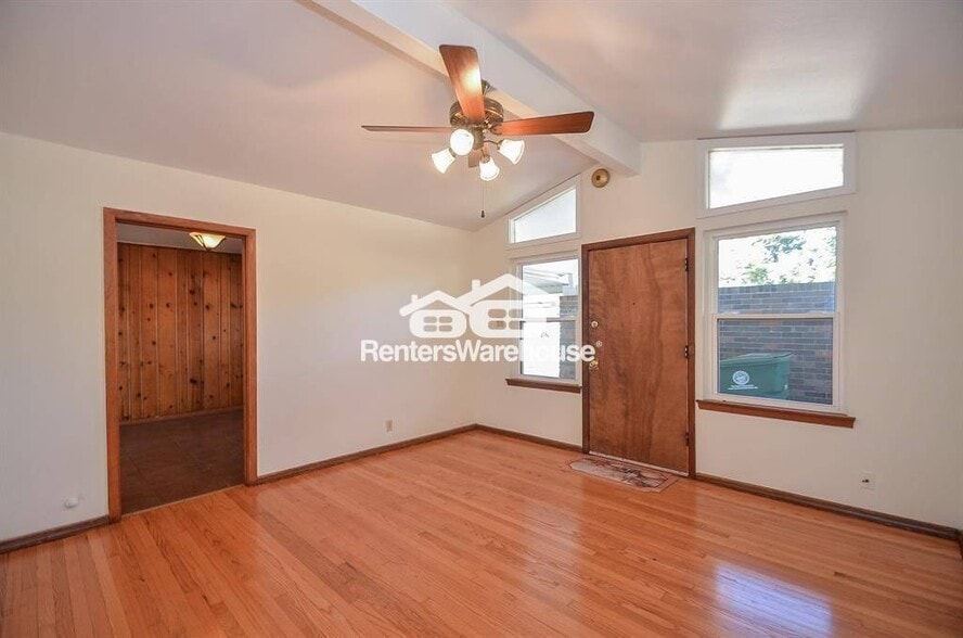 Building Photo - 6923 Cole Creek Dr