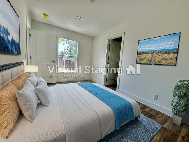 Building Photo - 16 Rainier St N