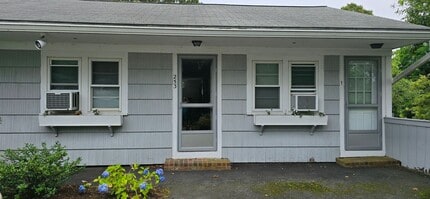 Building Photo - 2 bedroom ,1 bathroom unit at historic Rou...