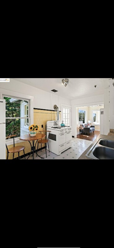 Building Photo - 1412 Peralta Ave