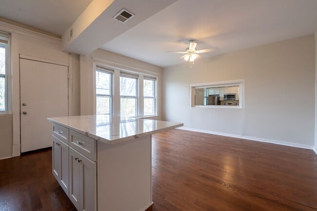 Building Photo - Spacious, Renovated 3 Bedroom 1 Bathroom