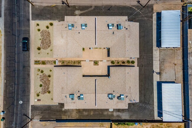 Building Photo - HALF OFF YOUR 1ST MONTHS RENT!!