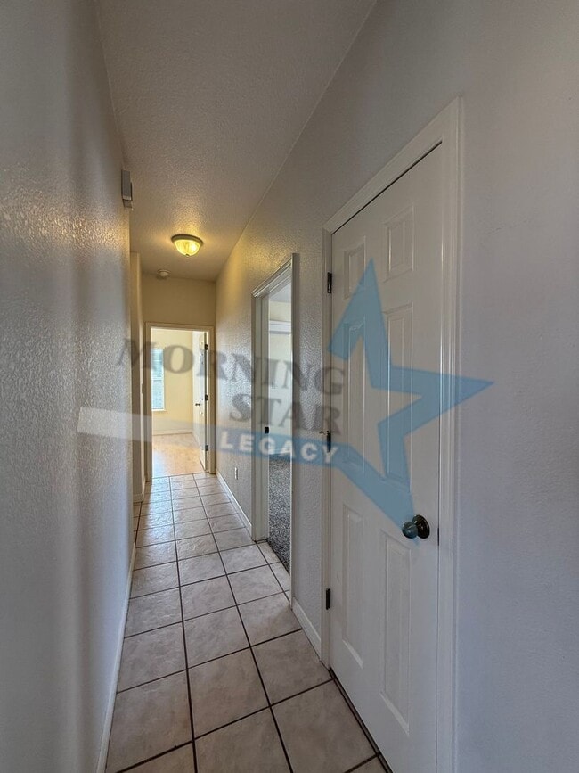 Building Photo - Spacious 3-Bedroom Home Off Roadrunner!