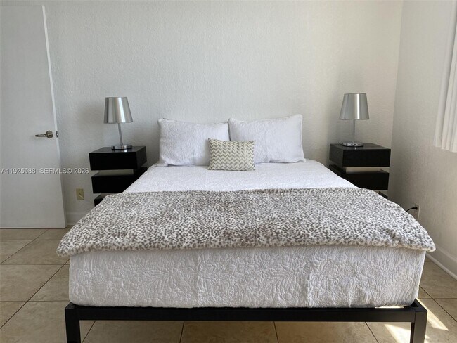 Building Photo - 401 69th St