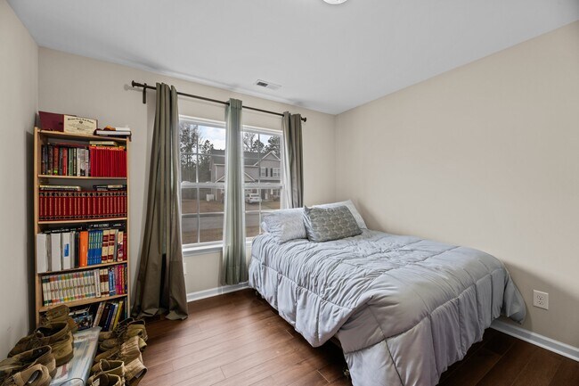 Building Photo - 211 Lynden Ln