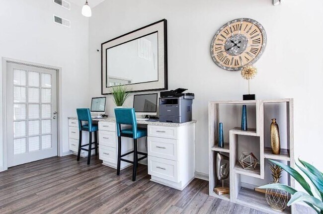 Building Photo - 707 Franklin Gateway SE