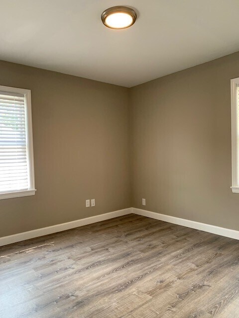 Building Photo - 827 W 44th St