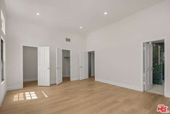 Building Photo - 11759 Gateway Blvd
