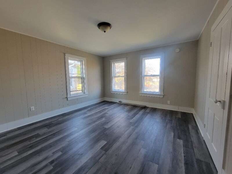 Building Photo - 1049 Dreher Ave