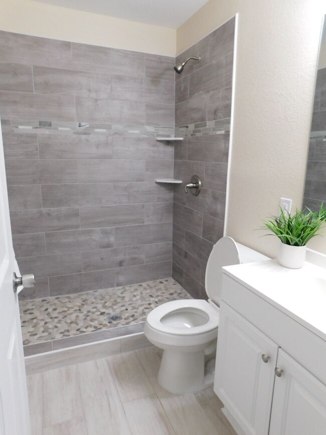 Building Photo - Completely Renovated 3 bed, 2bath home