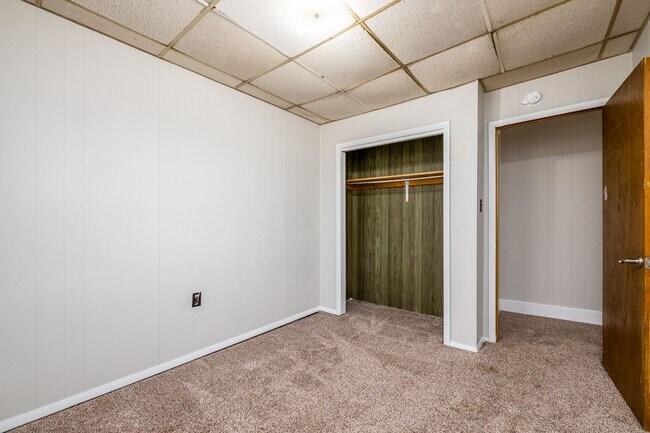 Building Photo - 480 Spruce Hollow Rd