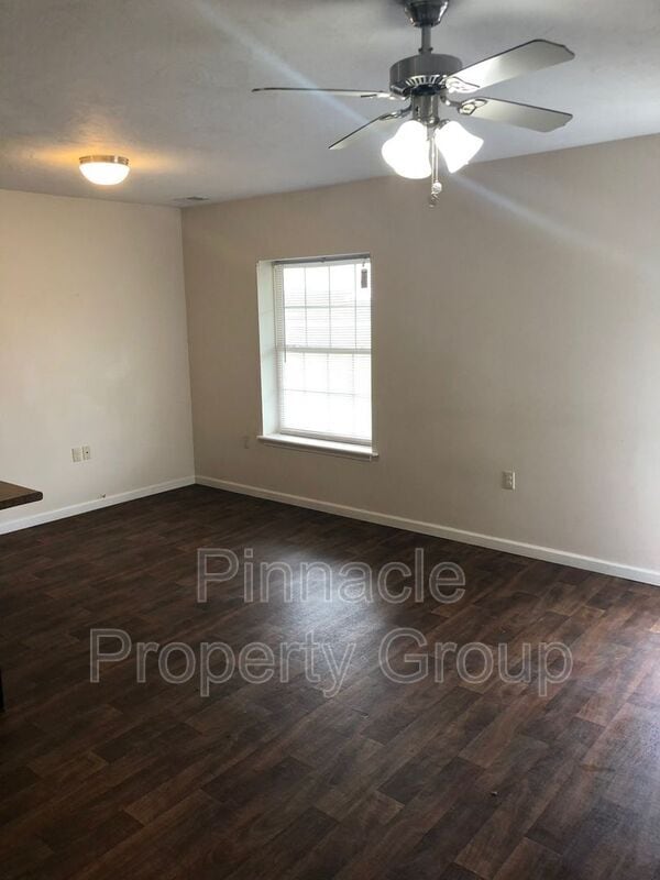 Building Photo - 7205 Maple Valley Rd