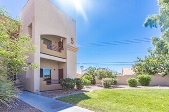Building Photo - MOVE-IN READY! 2 BEDROOM, 2 BATH, GROUND L...