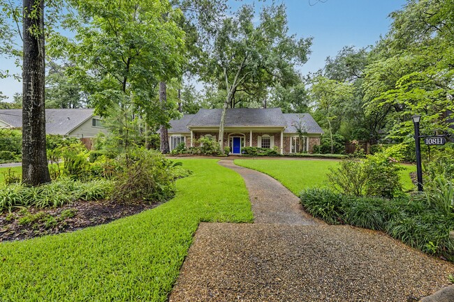 Building Photo - 10811 Hunters Forest Dr