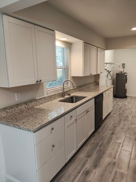 Building Photo - 1129 Presque Isle Dr